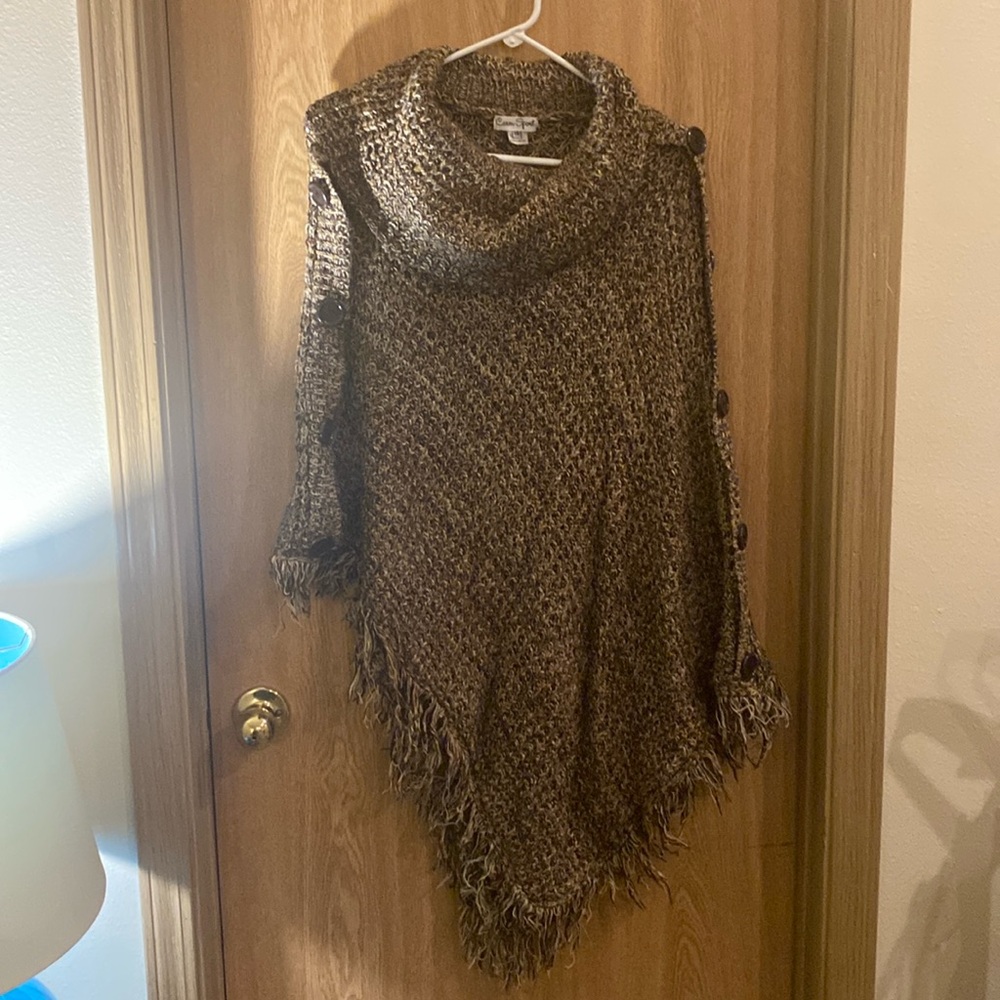 Caren Sport Brown & Cream Poncho - Size 3X - $12
